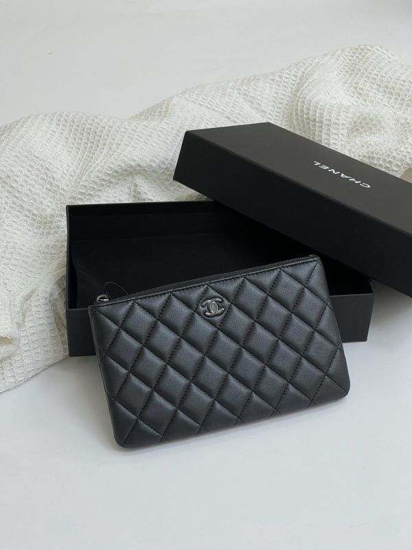 【未使用閒置品】CHANEL 菱格紋拉鍊手拿包 