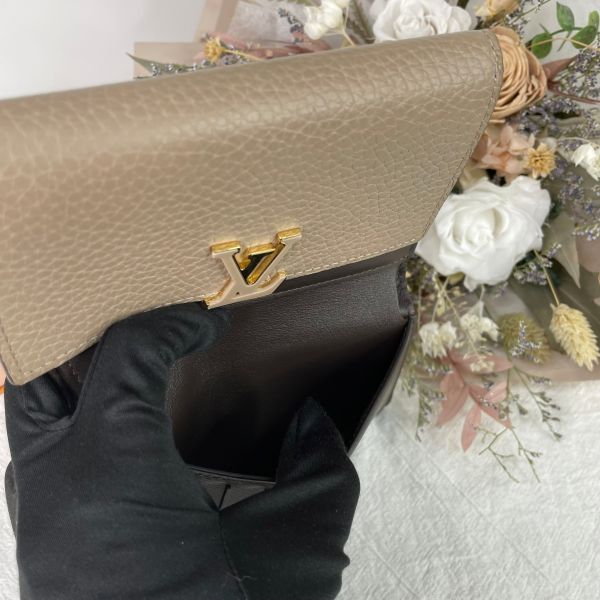【12期0利率】LV Capucines 短夾 奶茶色【95成新】 