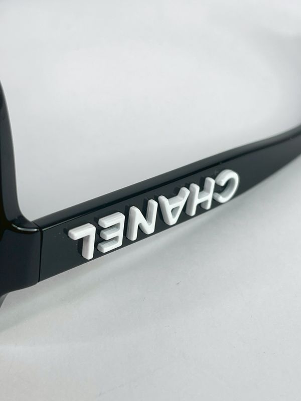 【未使用閒置品】白色LOGO方形墨鏡 