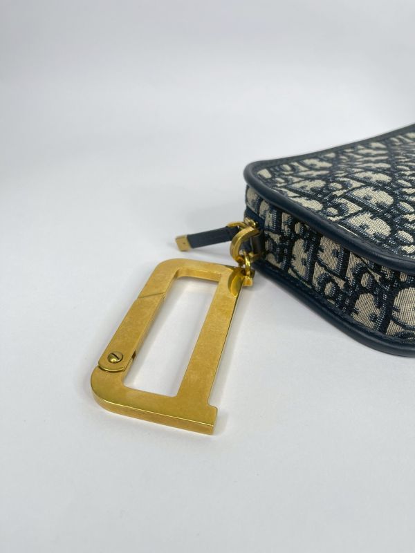 【99成新】DIOR Oblique Quake 斜背手拿包【加贈$28000寬版背帶】 