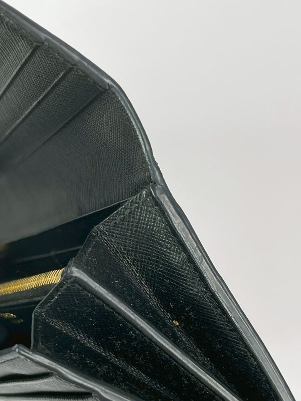 【分期0利率】PRADA 浮雕LOGO 防刮信封長夾【85成新】 