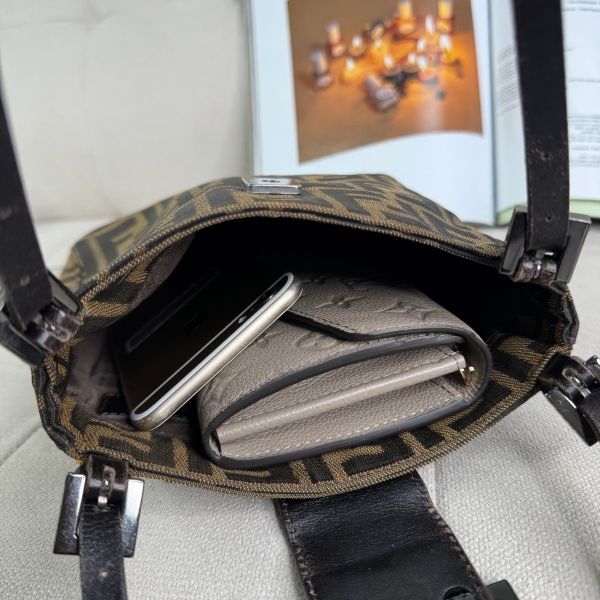 【12期0利率】FENDI老花腋下包【85成新】 