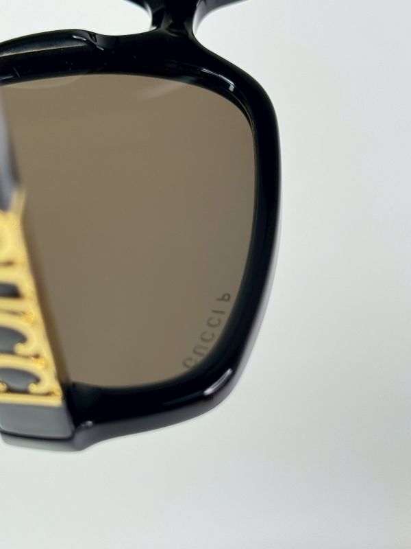 【分期0利率】 GUCCI 大方框側LOGO 墨鏡【99成新】 