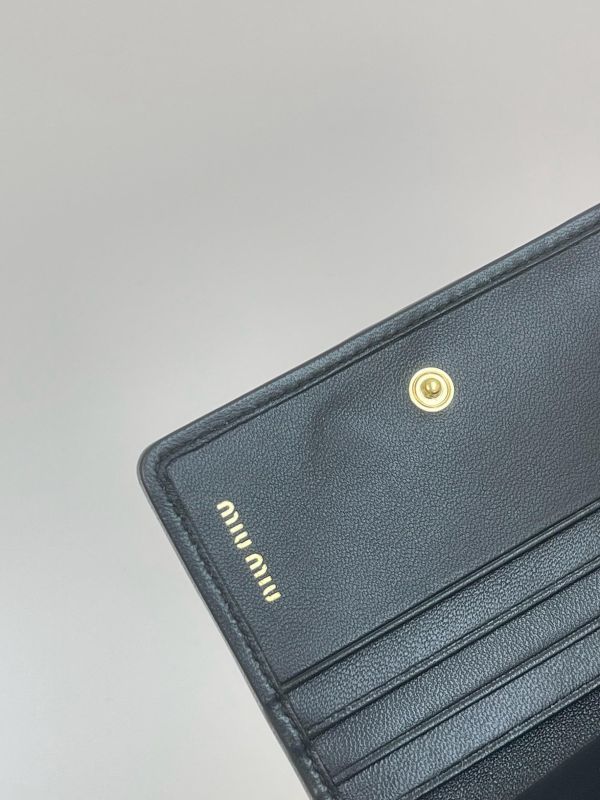 【全新品】MIUMIU Matelassé 對開短夾 