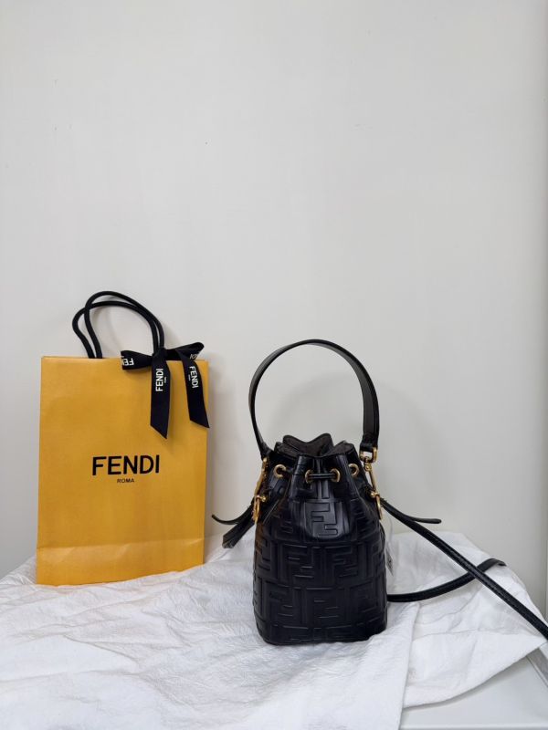 【分期0利率】FENDI Mon Tresor迷你水桶包【9成新】 