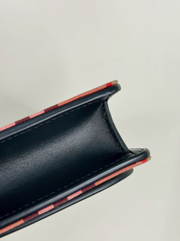 【分期0利率】BURBERRY Hampshire翻蓋斜背包【99成新】 