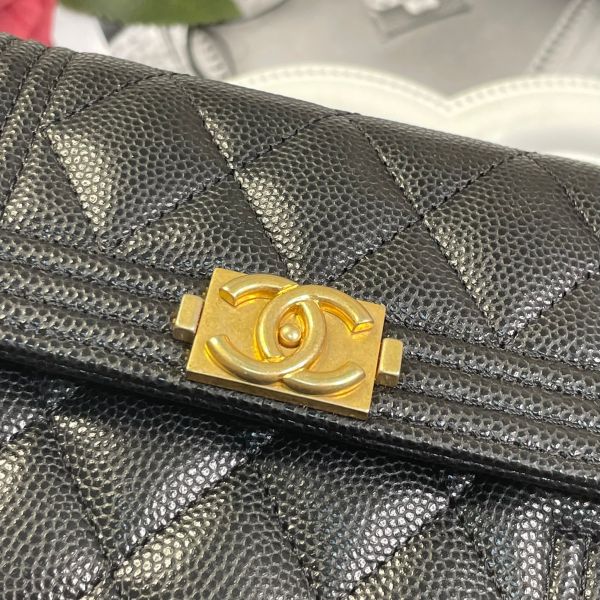 【99 成新】【12 期 0 利率】Chanel  Boy牛皮金扣 三折短夾 