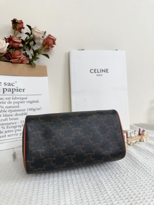 【12 期 0 利率】CELINE 新款凱旋門老花SPEEDY小號【23年7月歐洲購證】【95成】 