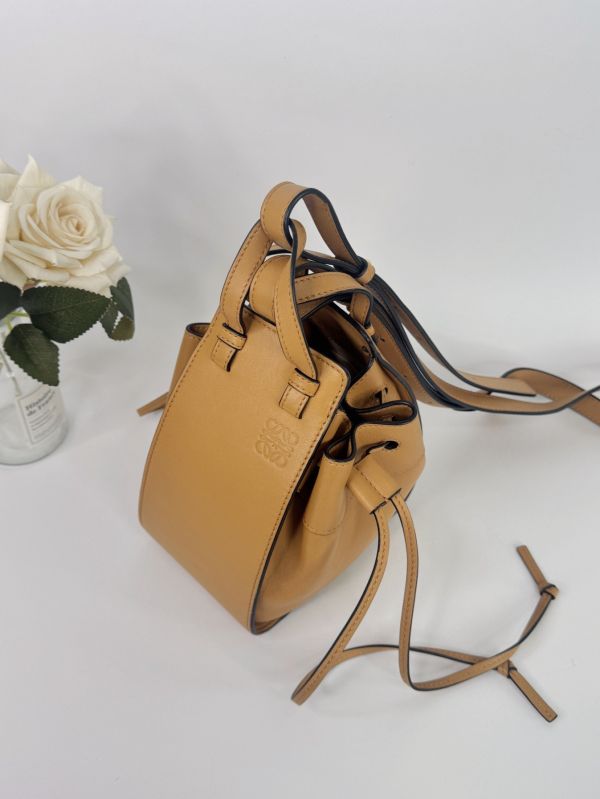 【9成新】LOEWE Mini Hammock 小牛皮 