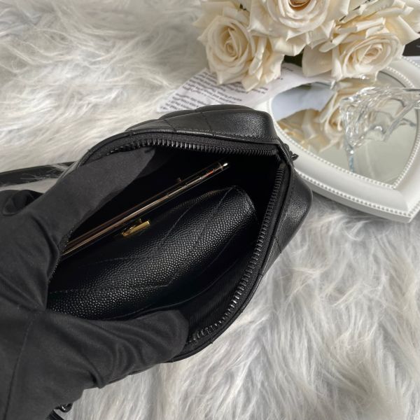 【95成新】【12期0利率】BURBERRY Lola 羊皮縫線迷你斜背相機包黑 / 黑 