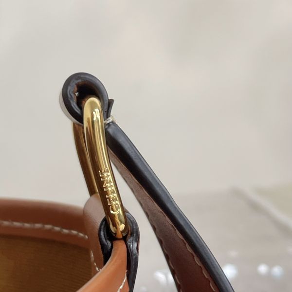 【12期0利率】CELINE TRIOMPHE老花小號水桶包【95成新】 