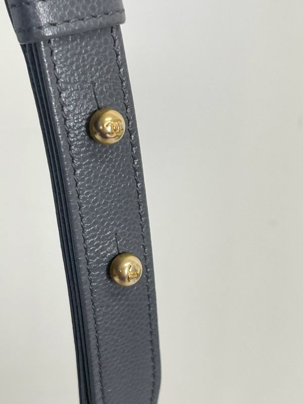 【99成新】CHANEL 22A BOY 20 小型口蓋包 