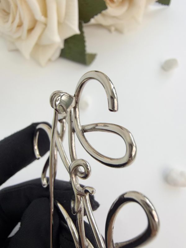 【99成新】LOEWE Anagram 金屬胸針 