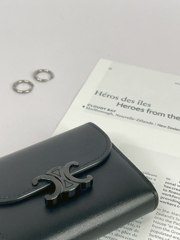 【分期0利率】CELINE 亮面牛皮革TRIOMPHE三折短夾 【95成新】 