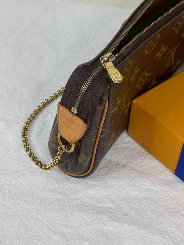 【分期0利率】LV EVA 小金牌兩用肩背包【9成新】 