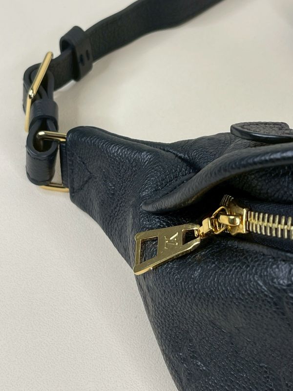 【分期0利率】LV Empreinte皮革黑拉鍊腰包【95成新】 