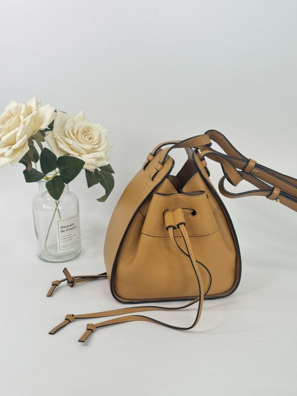 【9成新】LOEWE Mini Hammock 小牛皮 