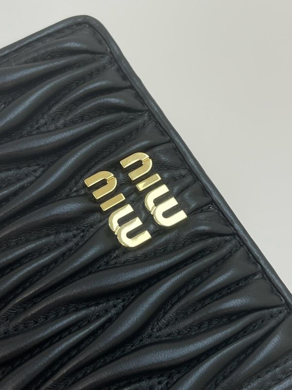 【全新品】MIUMIU Matelassé 對開短夾 