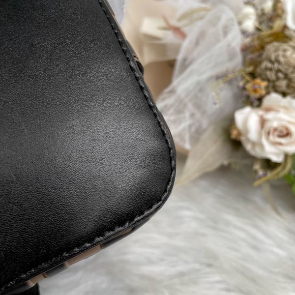 【12期0利率】FENDI Mon Tresor迷你水桶包【95成新】 