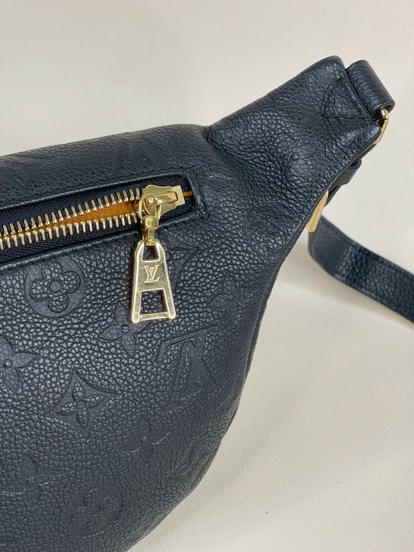 【分期0利率】LV Empreinte皮革黑拉鍊腰包【95成新】 