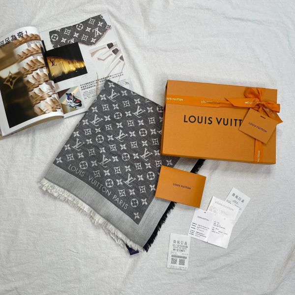 【12期0利率】LV Monogram Denim 披肩【台灣購證】【全新品 】 