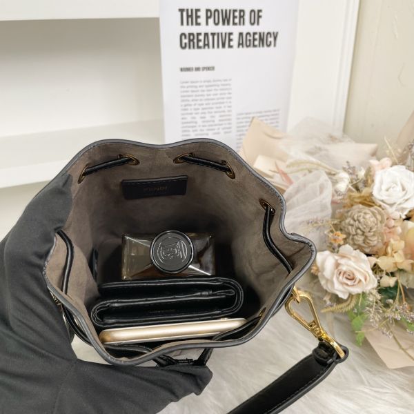 【12期0利率】FENDI Mon Tresor迷你水桶包【95成新】 
