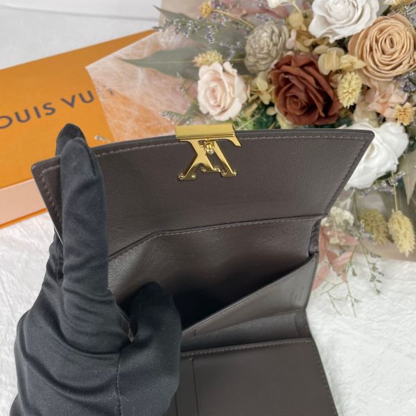 【12期0利率】LV Capucines 短夾 奶茶色【95成新】 