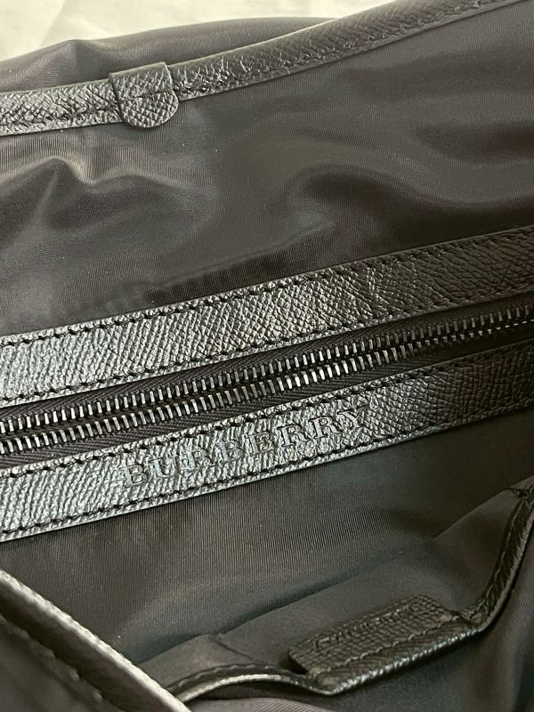 【分期0利率】BURBERRY 炭灰格紋郵差包 【99成新】 