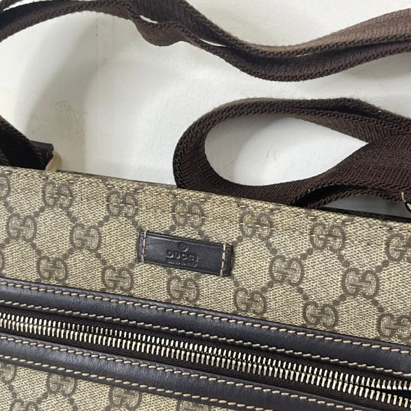 【12期0利率】Gucci 經典雙G緹花防水PVC扁式斜背包【9成新】 