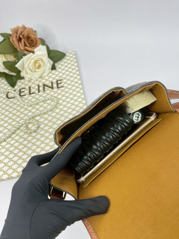 【分期0利率】CELINE Triomphe帆布中型Folco手袋 【95成新】 