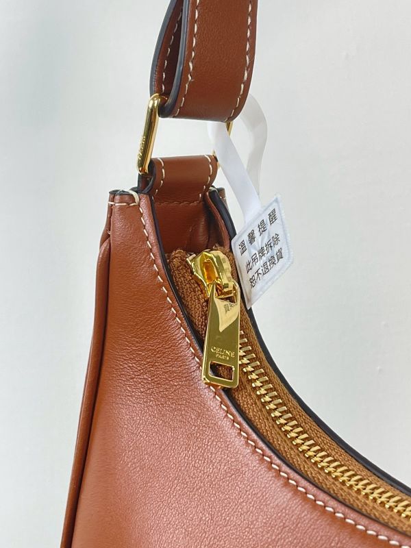 【分期0利率】CELINE Triomphe 刺繡牛皮AVA【99成新】 