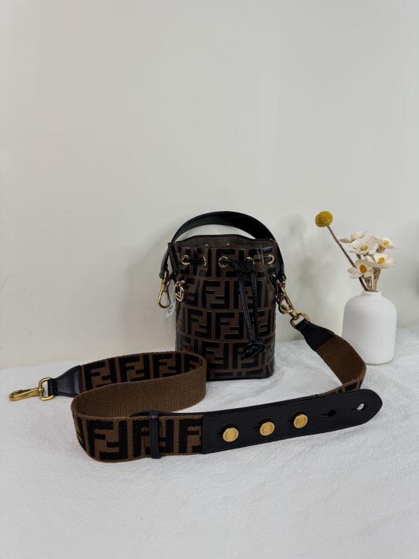 【分期0利率】FENDI Mon Tresor迷你水桶包【9成新】 