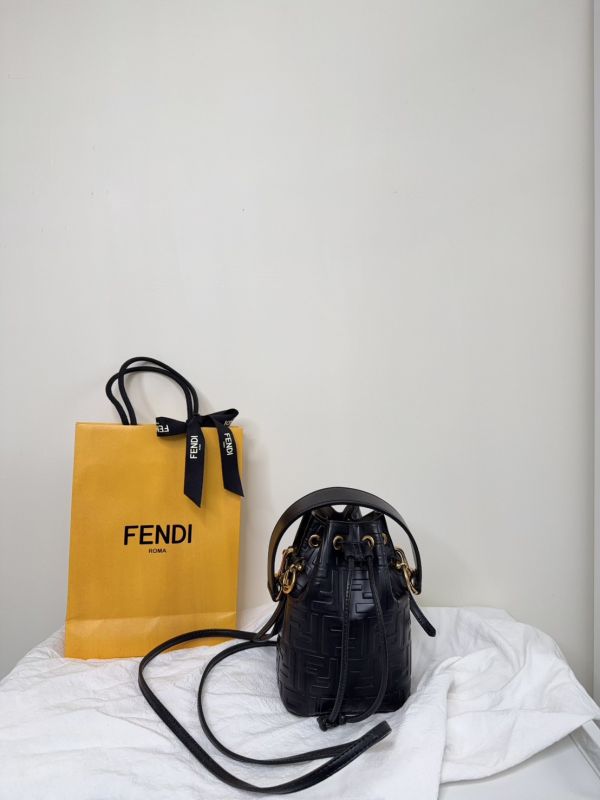 【分期0利率】FENDI Mon Tresor迷你水桶包【9成新】 