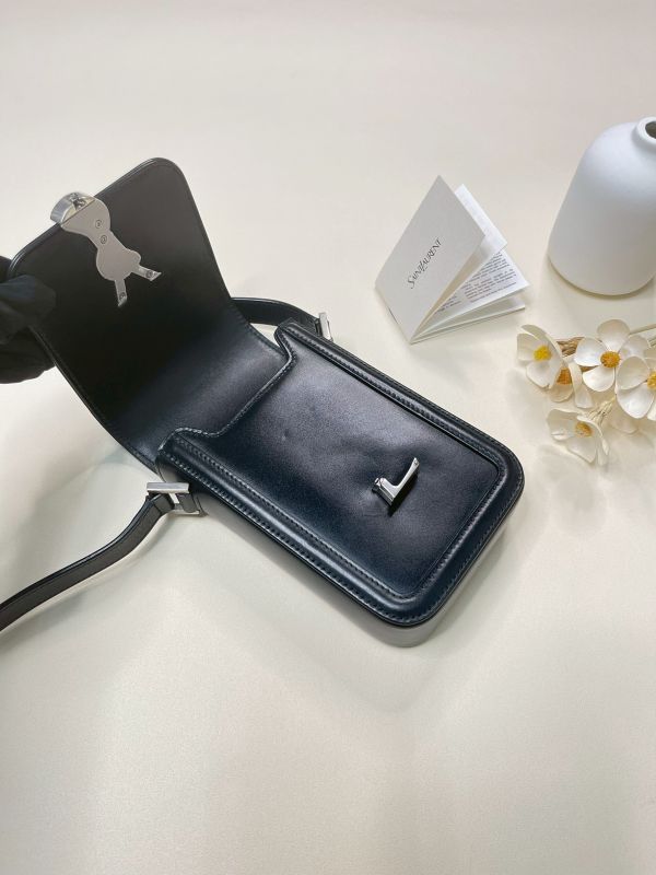 【分期0利率】YSL 直式翻蓋手機包 【95成新】 