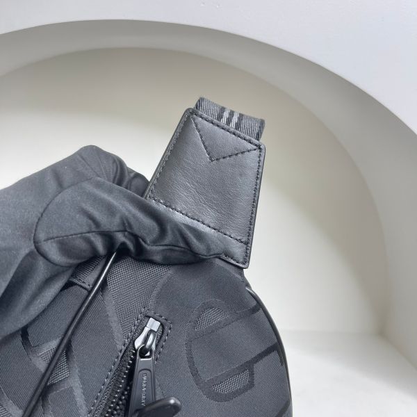 【12期0利率】BURBERRY Sonny 滿版TB 印刷 LOGO腰包【22年台灣購證】【9成新】 