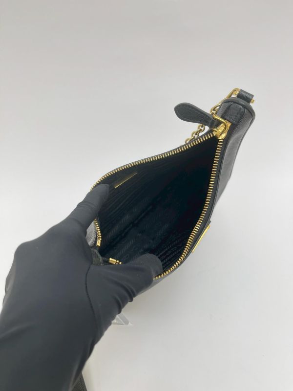 【95成新】Prada Re-Edition 2005 Saffiano HOBO 