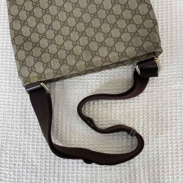 【12期0利率】Gucci 經典雙G緹花防水PVC扁式斜背包【9成新】 