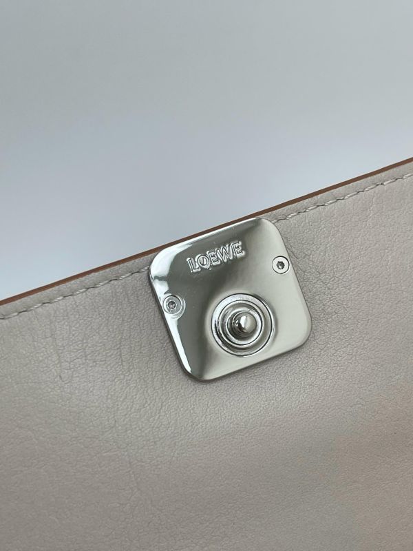 【95成新】LOEWE 鵝卵石紋小牛皮ANAGRAM長夾 