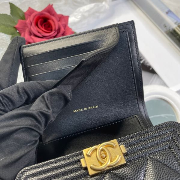 【99 成新】【12 期 0 利率】Chanel  Boy牛皮金扣 三折短夾 