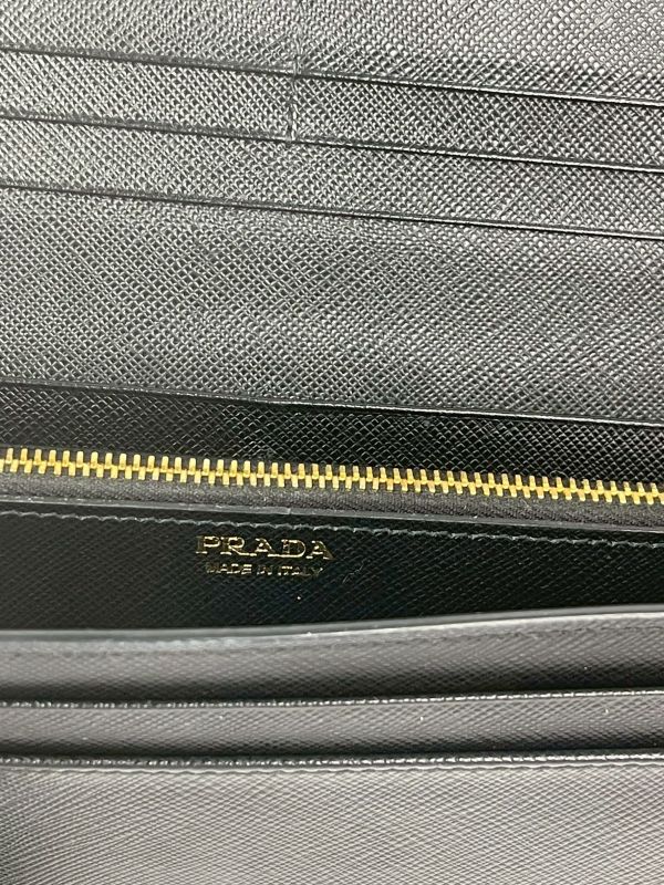 【分期0利率】PRADA 浮雕LOGO 防刮信封長夾【85成新】 