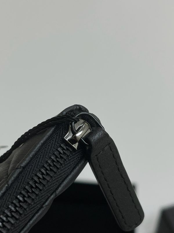 【未使用閒置品】CHANEL 菱格紋拉鍊手拿包 