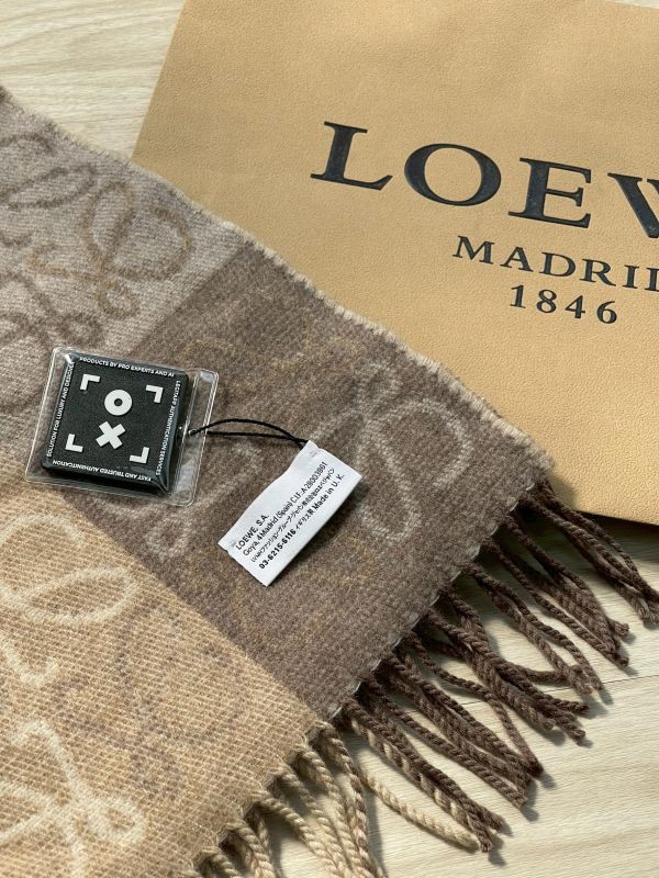 【未使用閒置品】LOEWE 羊毛老花圍巾 