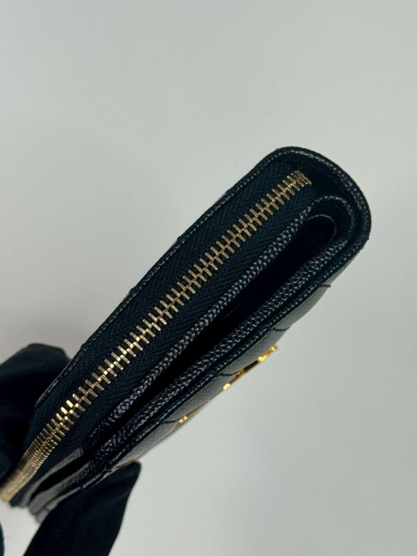 【分期0利率】YSL 魚子醬衍縫拉鍊對折 6 卡零錢袋短夾【未使用閒置品】 