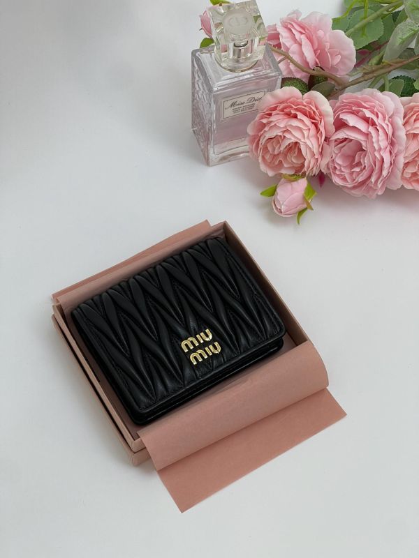 【全新品】MIUMIU Matelassé 對開短夾 