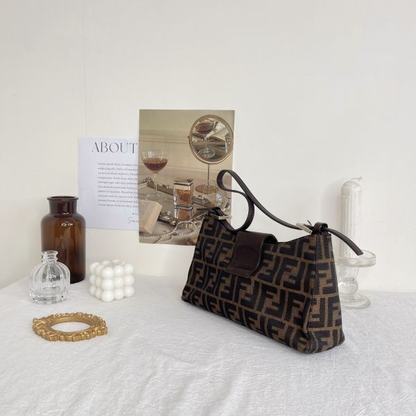 【12期0利率】FENDI 老花腋下包 小號【85成新】 