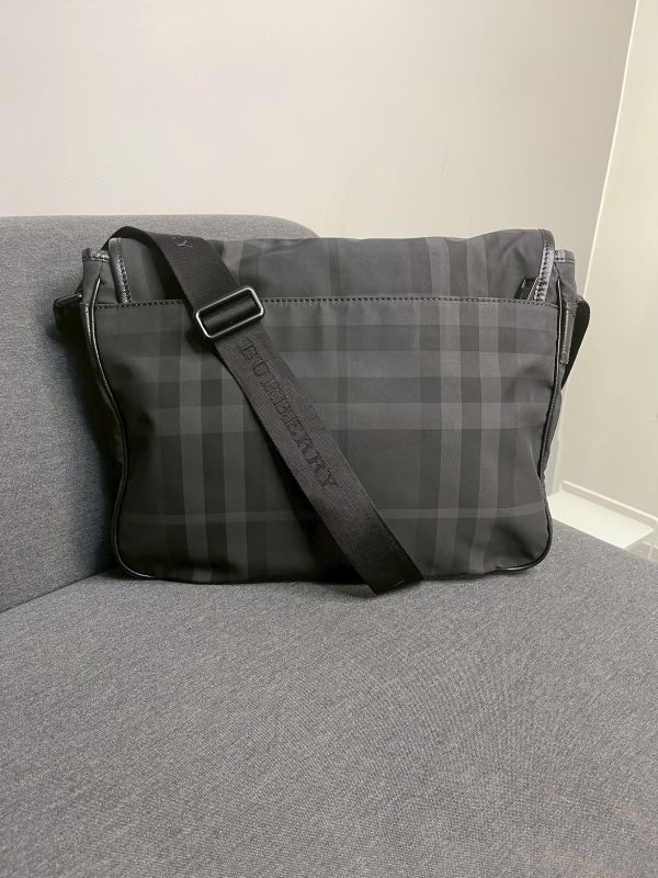 【分期0利率】BURBERRY 炭灰格紋郵差包 【99成新】 