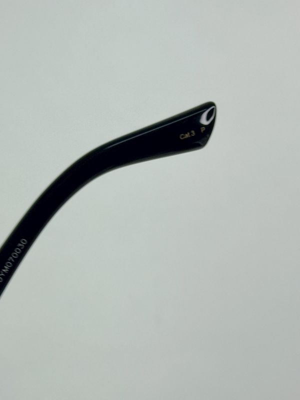 【分期0利率】 GUCCI 大方框側LOGO 墨鏡【99成新】 