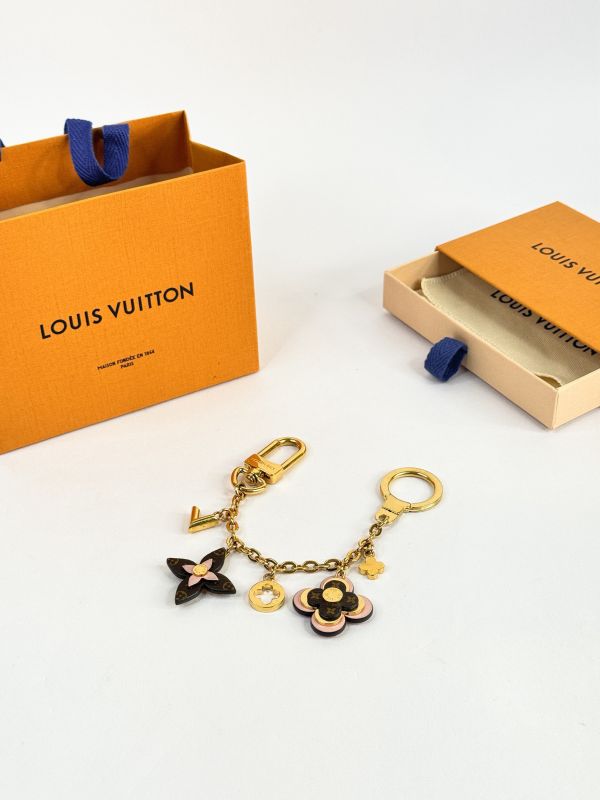 【分期0利率】LV Blooming Flowers 鏈帶手袋吊飾【9成新】 