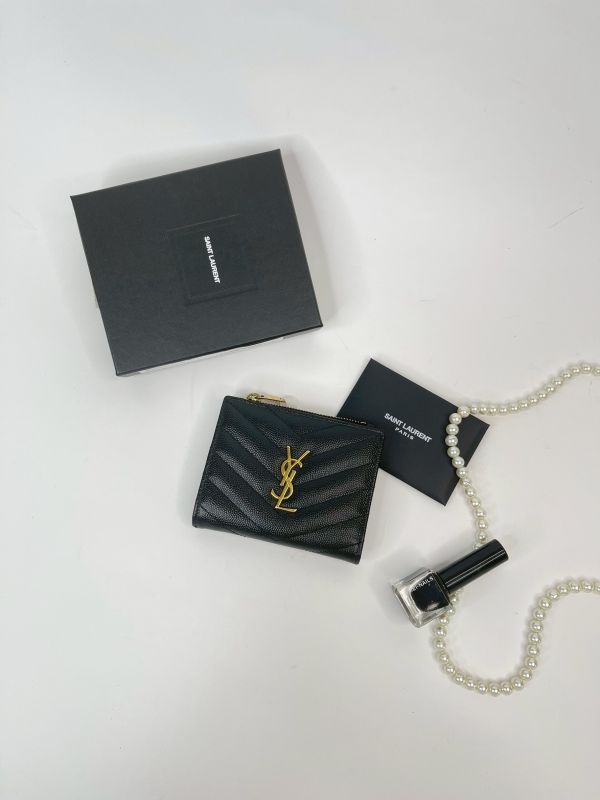【分期0利率】YSL monogram粒面壓紋皮革兩摺錢包【9成新】 