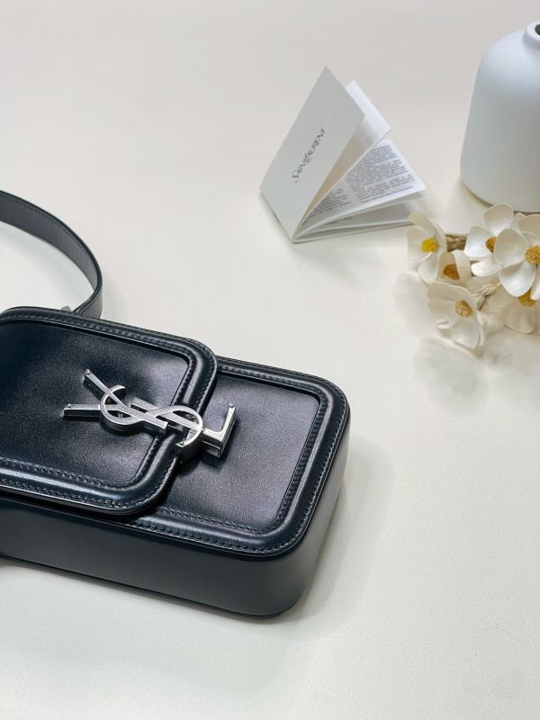 【分期0利率】YSL 直式翻蓋手機包 【95成新】 